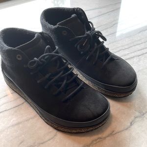 UGG Lace up boot. Size 39, Black Leather upper